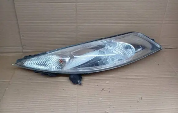 Nissan Juke I F15 Headlight/headlamp