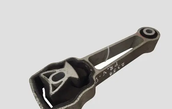 Volvo V60 Engine mount bracket
