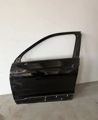 Volkswagen Tiguan Front door 5NA831311F