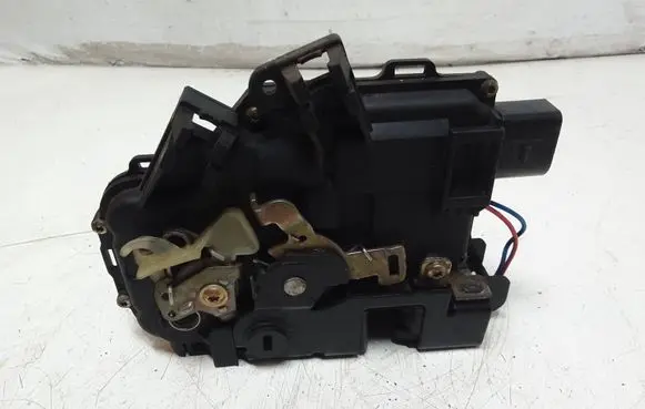 Audi A6 S6 C5 4B Rear door lock 4B0839015B