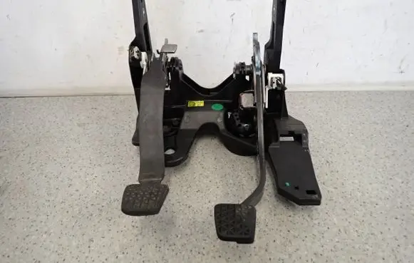 Chevrolet Orlando Pedal assembly 13337340