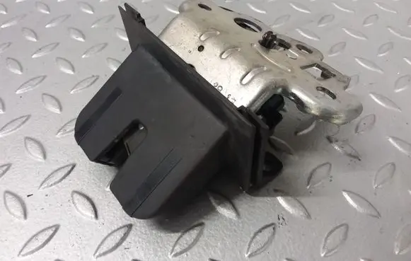 Skoda Octavia Mk3 (5E) Tailgate/trunk/boot lock/catch/latch 5E0827505 5E5827520