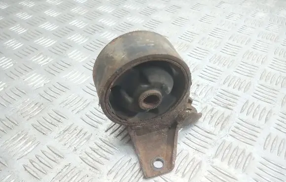 Hyundai Trajet Engine mount bracket