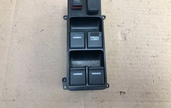 Honda Civic Electric window control switch C8HHA2EF90