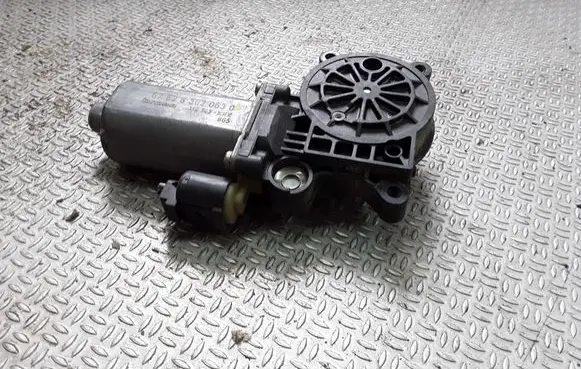 BMW 3 E46 Front door window regulator motor 676283620630