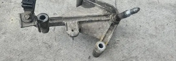 Renault Thalia I Gearbox mounting bracket 8200111328