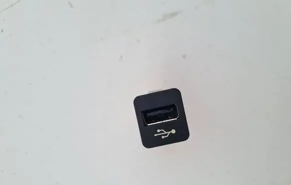 BMW 7 F01 F02 F03 F04 USB socket connector 9167196 61319167196