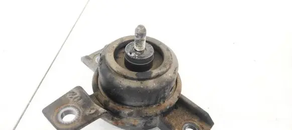 Hyundai Santa Fe Engine mount bracket