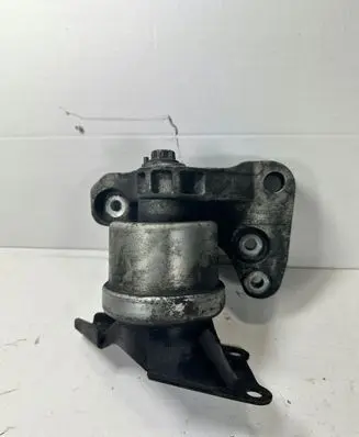 Volkswagen Transporter - Caravelle T5 Engine mount bracket 7H0199207B