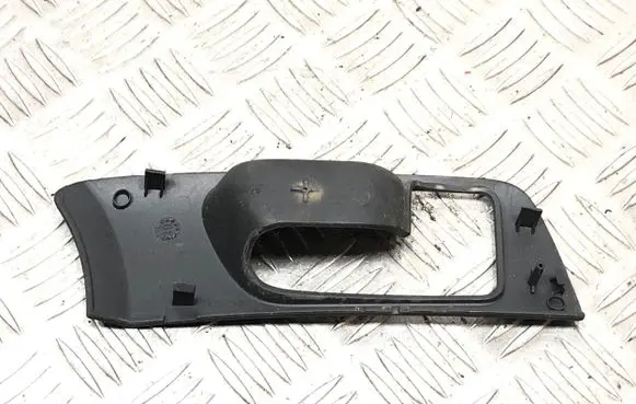 Toyota Avensis T250 Front door interior handle trim 6761605020