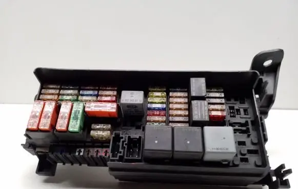 Mercedes-Benz ML W164 Fuse module A1645402372