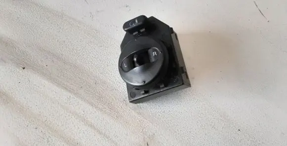 KIA Sorento Wing mirror switch