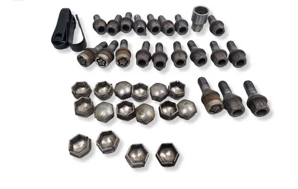 Nissan Qashqai Wheel nut cap/cover 