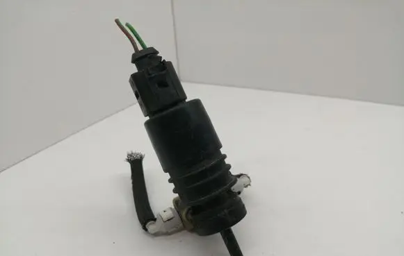 Volkswagen PASSAT B7 Windscreen/windshield washer pump 1K6955651 3122789