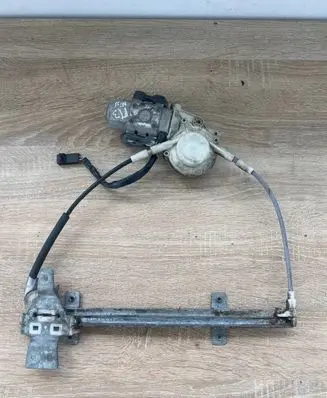 Nissan Tiida C11 Front door window regulator with motor P3225DP18 9000779