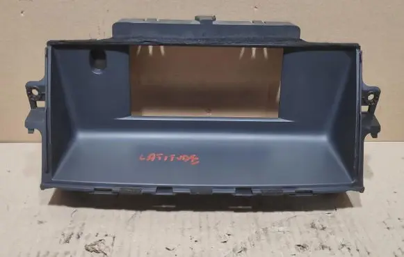 Renault Latitude (L70) Dashboard center trim panel 280386031R