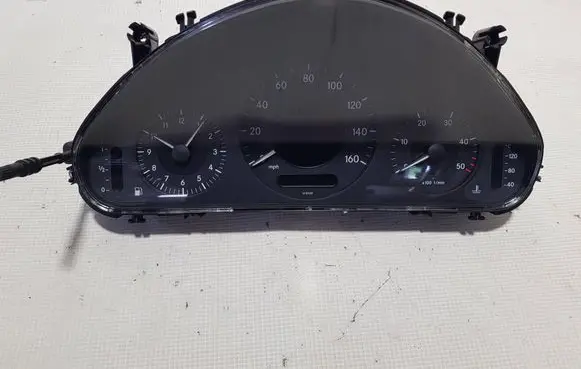 Mercedes-Benz E W211 Speedometer (instrument cluster) 2115406348DDR A2115406348