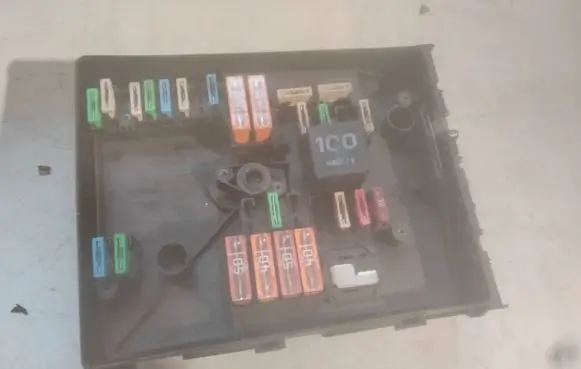 Volkswagen Caddy Fuse module 1K0937125