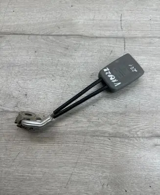 Volkswagen New Beetle Rear seatbelt buckle 1C0858676 2249 33003368A