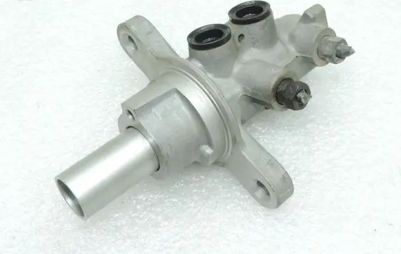 Toyota Avensis T270 Master brake cylinder 4720109380