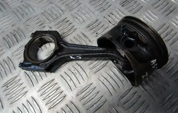 Opel Astra G Piston with connecting rod