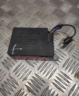 Mercedes-Benz E W124 Airbag control unit/module 0285001050