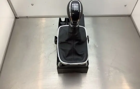 Opel Insignia A Gear shifter/selector 55563829 29120100194