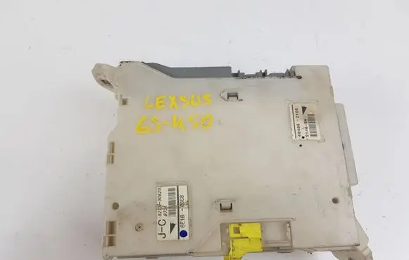 Lexus GS 300 350 430 450H Fuse module 8273030620 8267630070