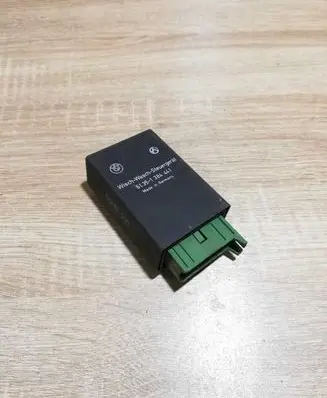 BMW 5 E34 Window wiper relay 1384441