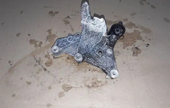 Volvo V50 Engine mounting bracket 9656392880