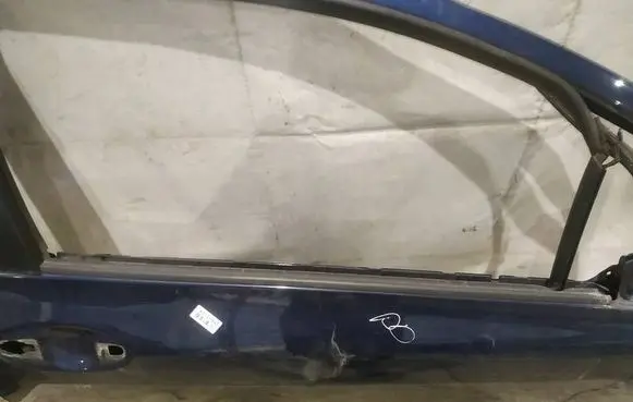Toyota Yaris Front door glass trim molding 