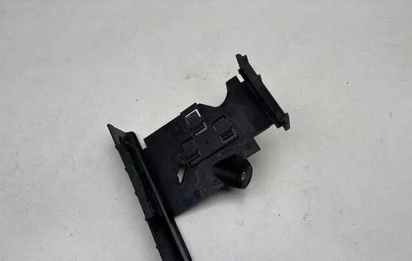 Volkswagen Golf VII Engine control unit holder 5Q0906507F