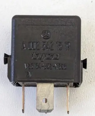 Mercedes-Benz A W168 Other relay A0025421319 V23134B5XX336