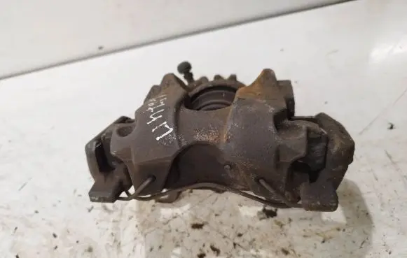 Renault Clio IV Front brake caliper