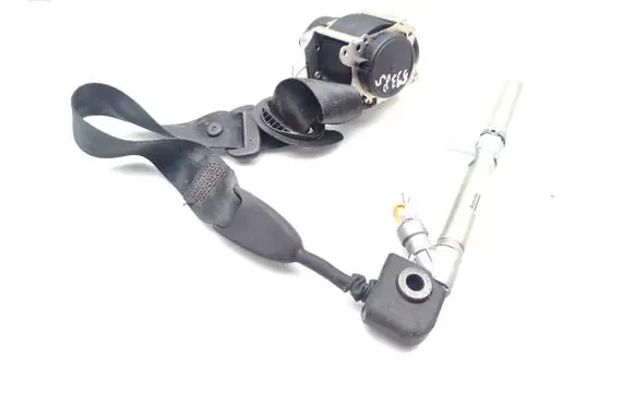 Volkswagen Polo VI Front seatbelt 662015700A