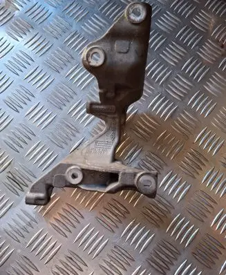 Opel Vivaro EGR valve cooler bracket 147174072R A6261410040