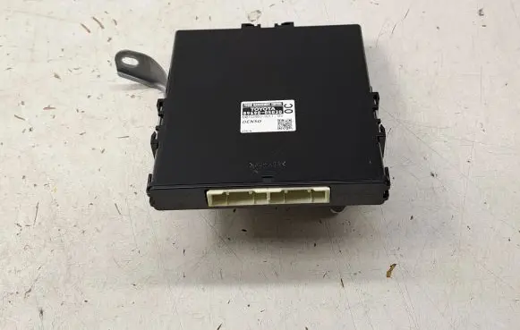 Toyota Avensis T270 Power management control unit MB1028500011 8969005030