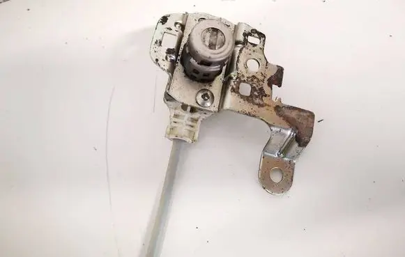 Honda CR-V Front door lock (next to the handle) 