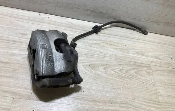 BMW 1 F70 Front brake caliper 8850010