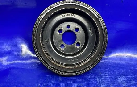 Volkswagen PASSAT CC Crankshaft pulley 03G105243