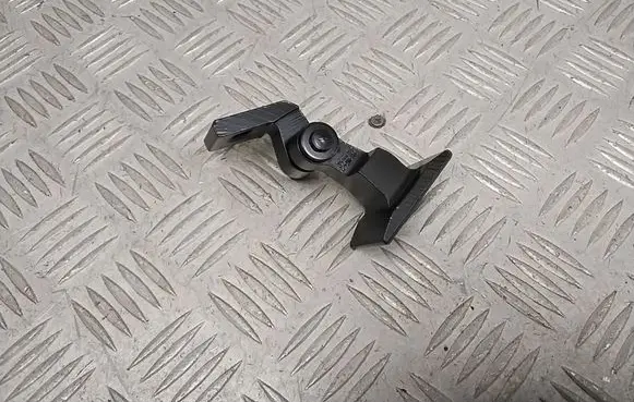 BMW 3 G20 G21 Front door lower hinge 7284536