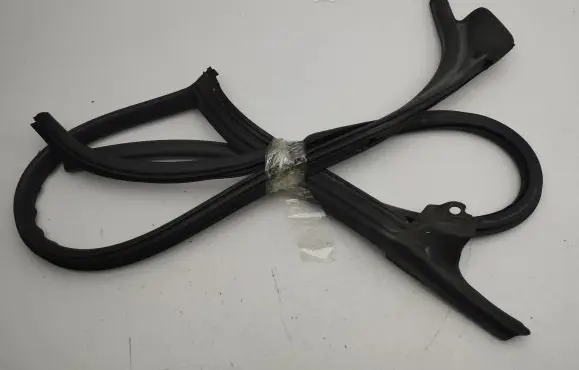 Audi A7 S7 4G Rubber seal front door window/glass 