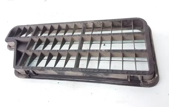 Quarter panel pressure vent