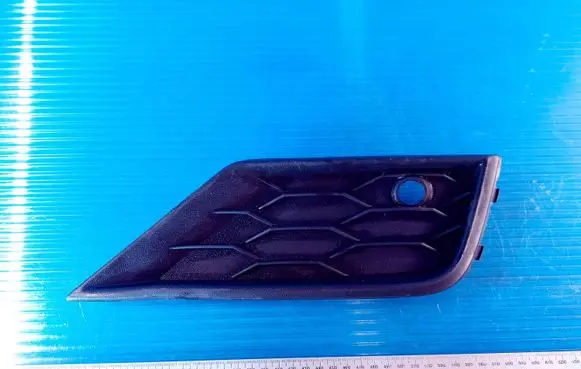 Volkswagen Tiguan Front bumper lower grill 5NA853664A