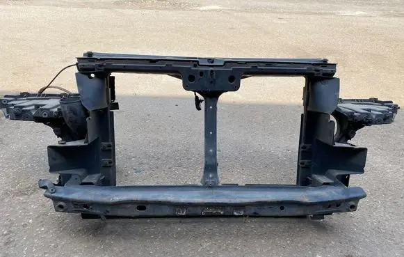 Volkswagen Touareg I Radiator support slam panel 