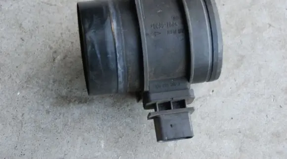 Skoda Octavia Mk2 (1Z) Mass air flow meter 036906461C
