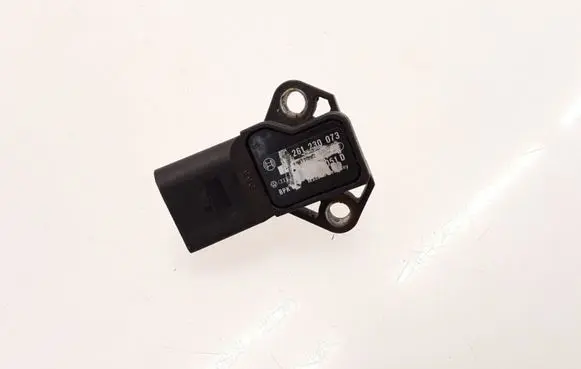 Volkswagen PASSAT CC Air pressure sensor 0261230073