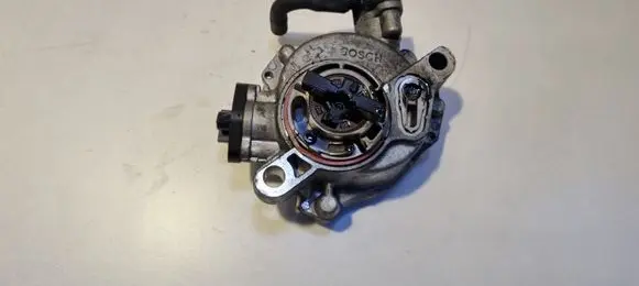 Ford Focus Vacuum pump 9804021880