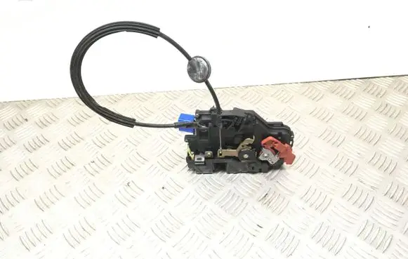 Volkswagen Golf V Rear door lock 7L0839016