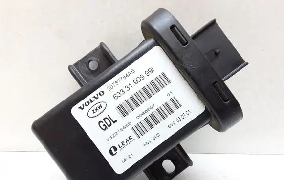 Volvo V70 Engine control unit/module ECU 30782784AB 6333190999I